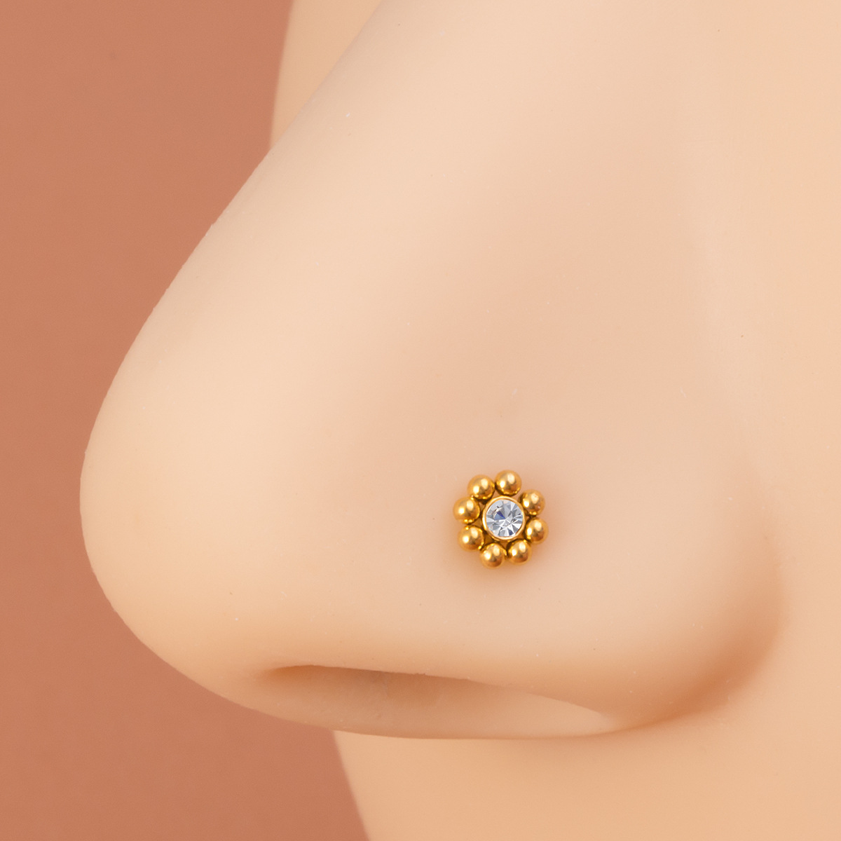 1pc of Flower-Shaped Screw Nos - Nostril Screw Pin recension och pris