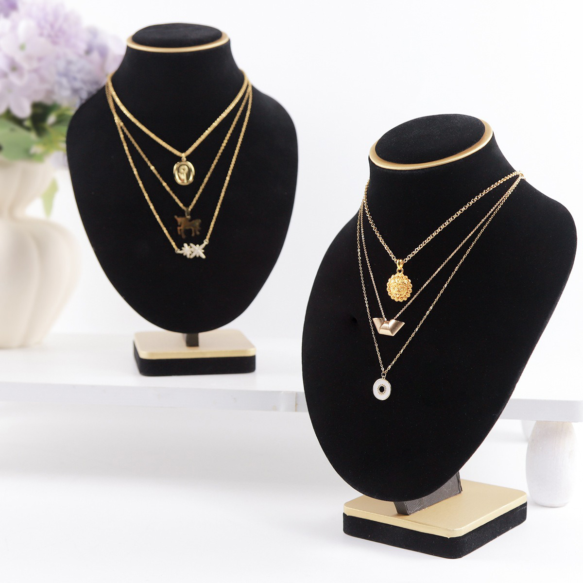 Body Black Velvet Jewelry Bust - Body Jewelry Store recension och pris