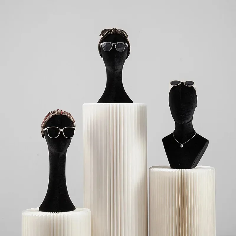 Mannequin Head With Shoulders  - Body Jewelry Store recension och pris