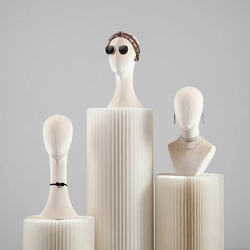 Mannequin Head With Shoulders  - Body Jewelry Store recension och pris