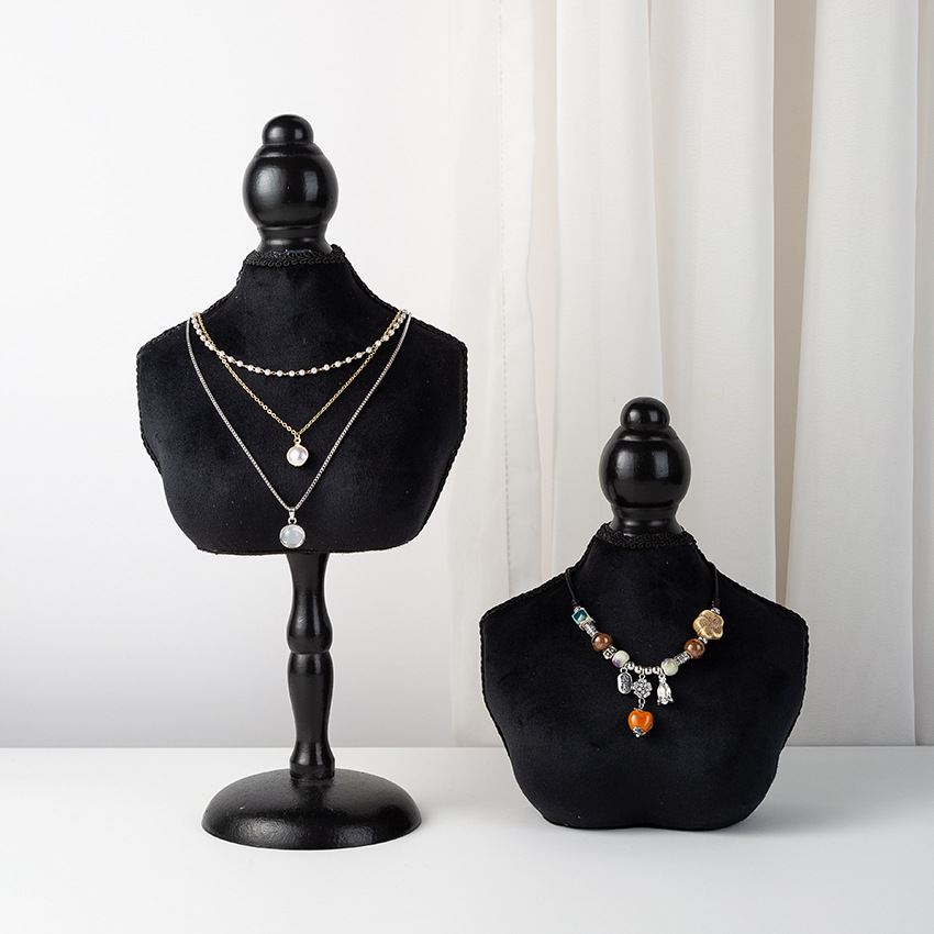 Black Velvet Bust Form Jewelry - Body Jewelry Store recension och pris