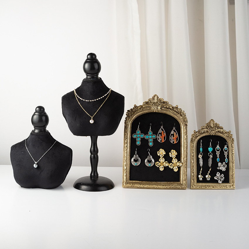 Black Velvet Bust Form Jewelry - Body Jewelry Store recension och pris